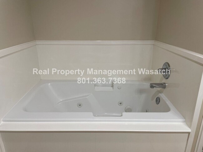 Foto del edificio - Come See this Charming 2 BED 2 BATH CONDO in Bountiful Ut!