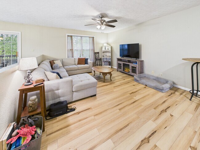 Foto del edificio - 114 Dogwood Cir