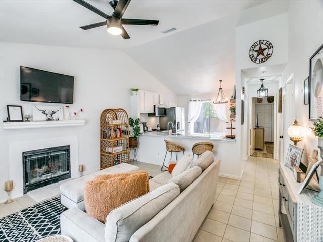 Foto del edificio - 4612 Waterway Dr N