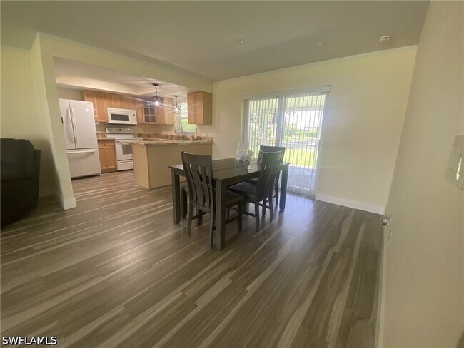 Foto del edificio - 525 SE 11th Ct