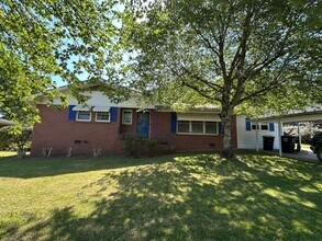 Building Photo - 2703 Lakeridge Cir NW