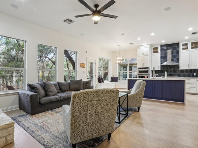 Foto del edificio - 5000 Mission Oaks Blvd