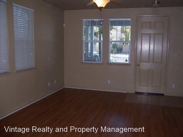 Building Photo - 3 br, 2.5 bath House - 1430 N. Commerce St...