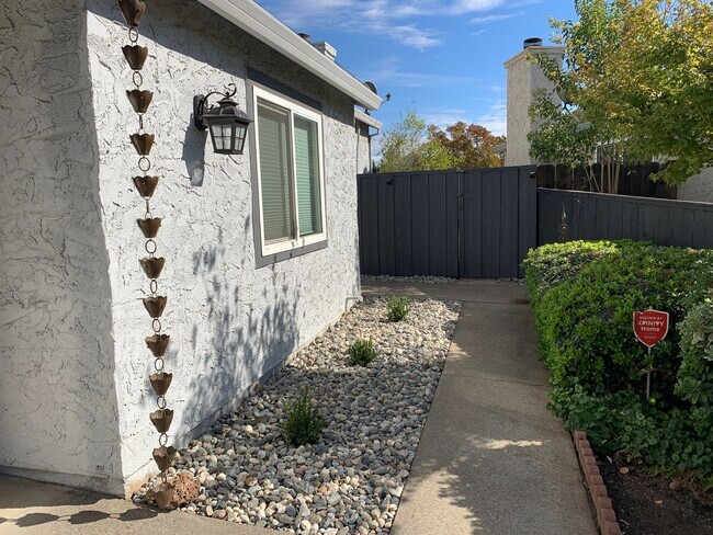 Building Photo - Welcome home!  1 Bedroom/ 1 Bath Condo