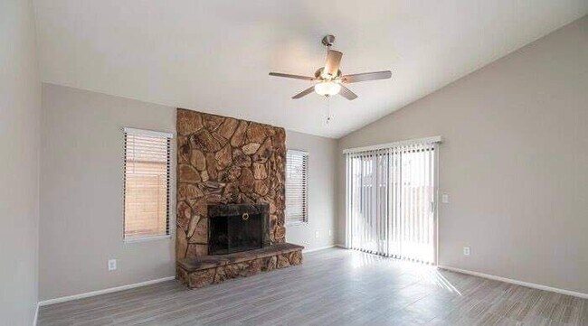 Building Photo - 6629 W Poinsettia Dr