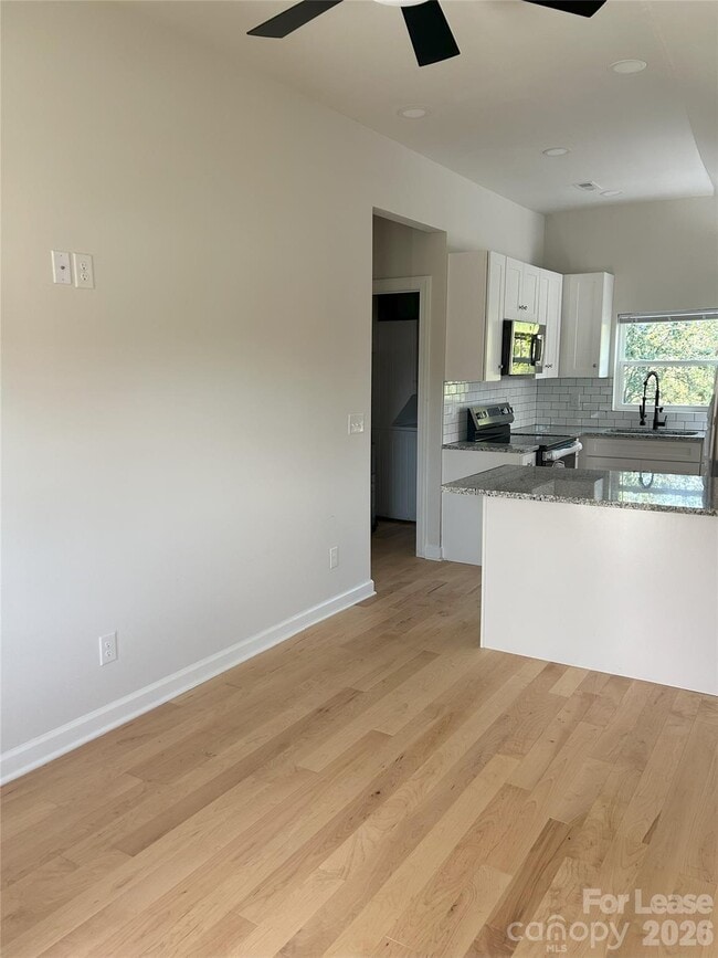 Foto del edificio - 303 S Main St