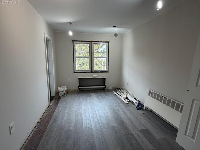 Building Photo - 830 E Broadway