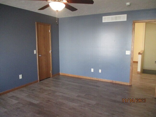Foto del edificio - Spacious 6-Bedroom Home in a Prime Location – Room to Live, Work & Relax!
