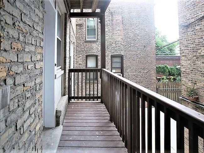 Building Photo - 1606 W Berwyn Ave