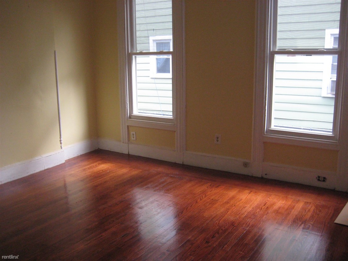 Building Photo - 5 br, 1 bath  - 105 Blake St