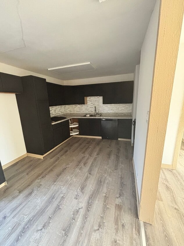 Foto principal - 4 bed 1 bath remodeled house!