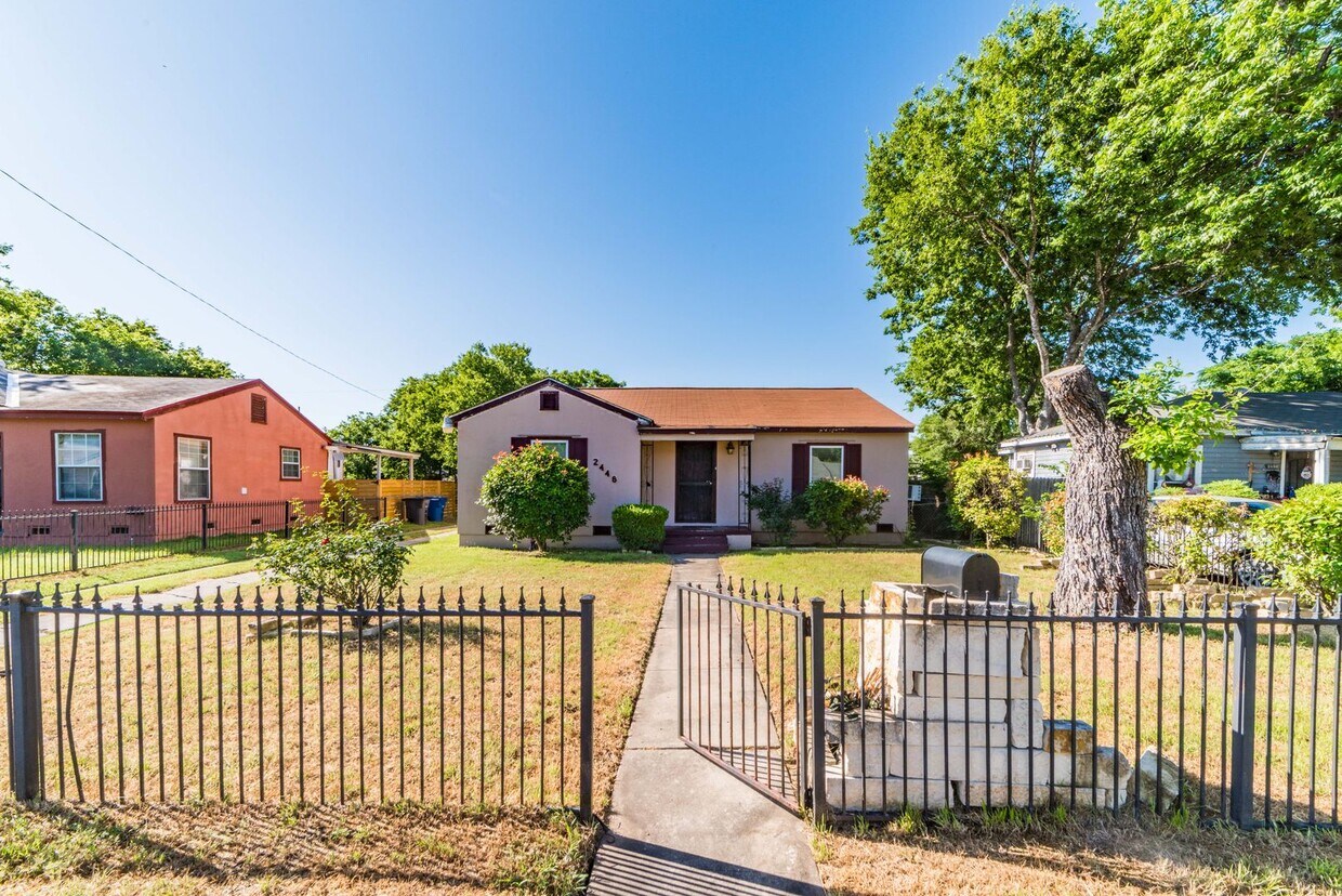 2446 W Huisache Ave, San Antonio, TX 78228 House Rental in San