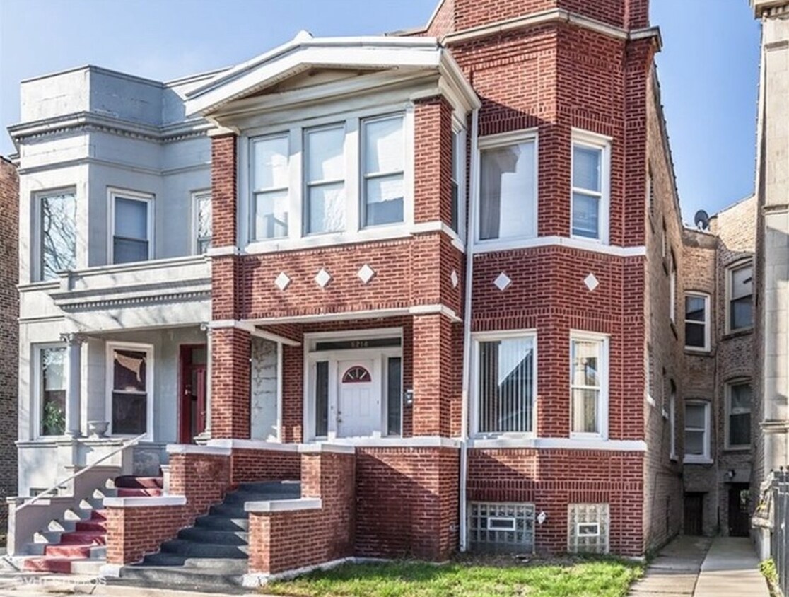 Primary Photo - 6214 S Champlain Ave