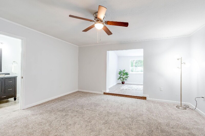 Foto del edificio - 1015 Lake Estates Dr S