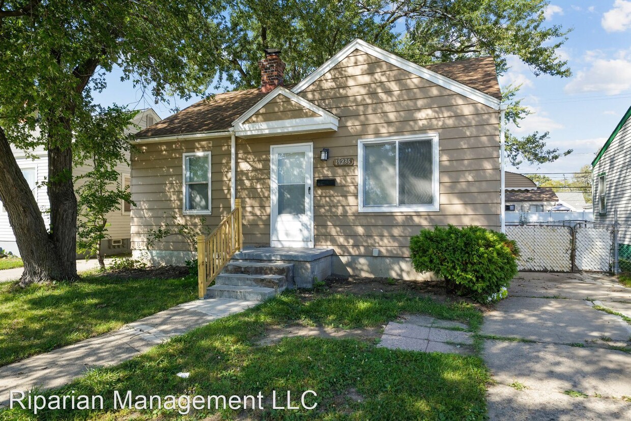 Primary Photo - 2 br, 1 bath House - 19235 E 12 Mile Rd