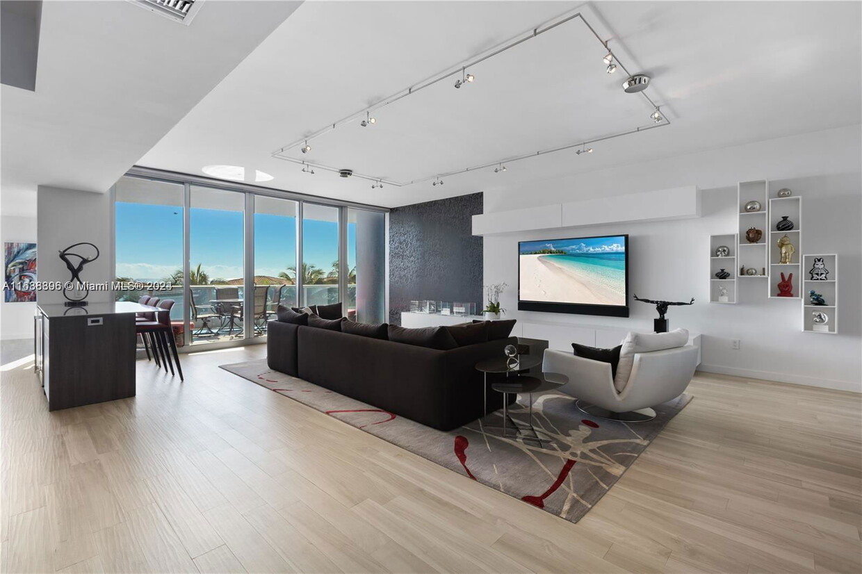 Foto principal - 5959 Collins Ave