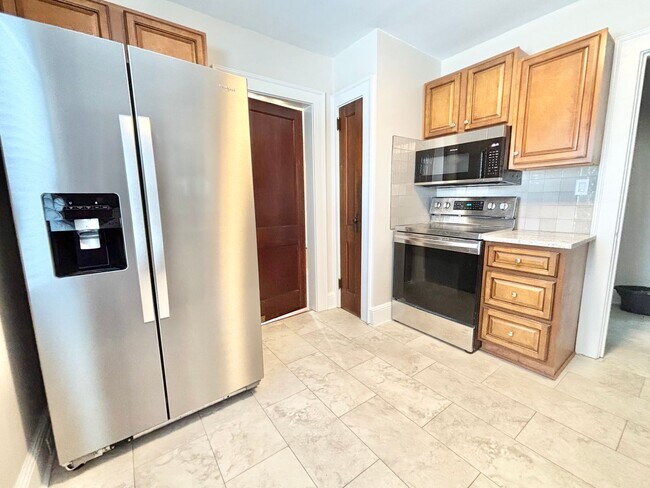 Foto del edificio - Spacious 3 Bedroom in Reidsville with an Office- Newly Renovated - Lawncare Included!