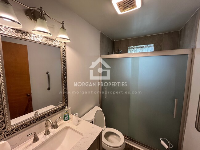 Foto del edificio - 3608 Burton Pl