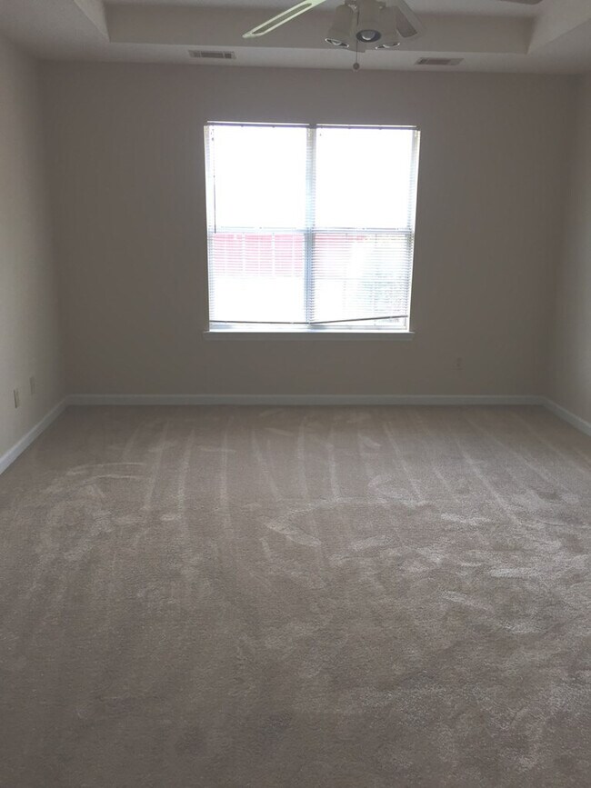 Foto del edificio - 2415 Ramblewood Dr