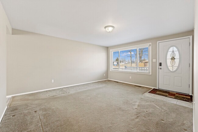 Building Photo - 608 E Warfield St