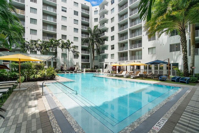 Building Photo - Pearl Dadeland