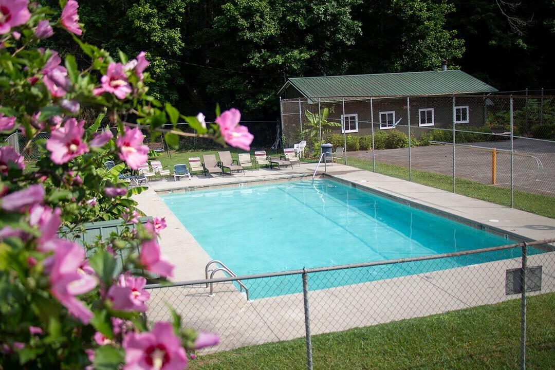 Primary Photo - Windy Lakes Apartments