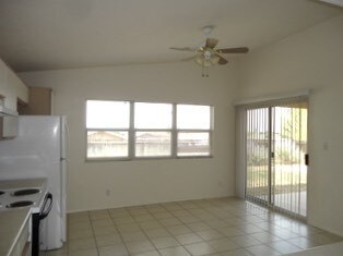 Foto del edificio - 4 BEDROOM - NORTHERN MEADOWS