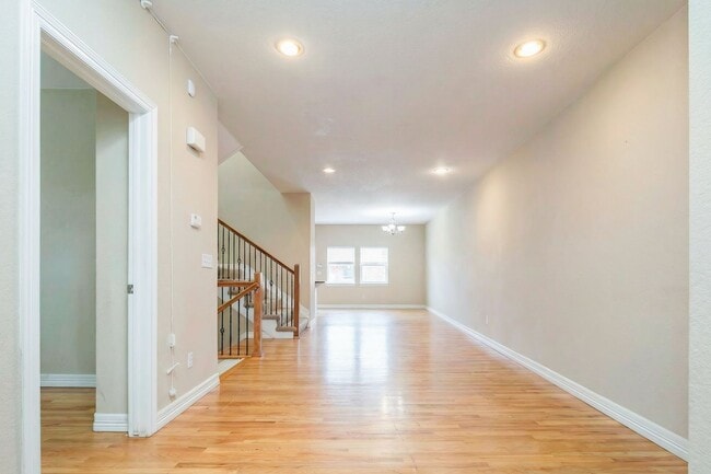 Building Photo - Exceptional 5-Bedroom Home Steps from the University of Denver