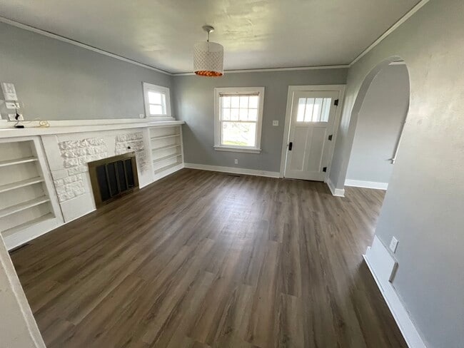 Building Photo - 217 Dotson Dr