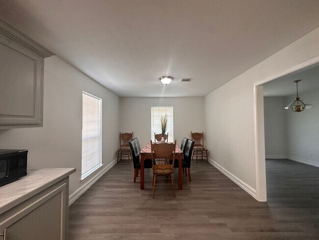 Foto del edificio - Wonderful Home in South Lake Charles!