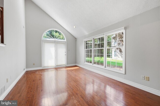 Foto del edificio - 7 Walton Ct