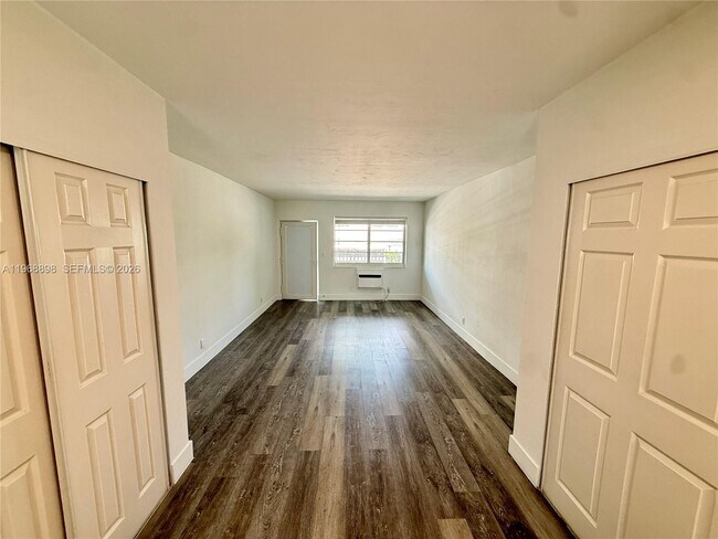 Building Photo - 158 Ocean Dr