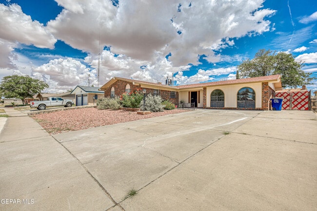 Building Photo - 3008 Gaston Dr