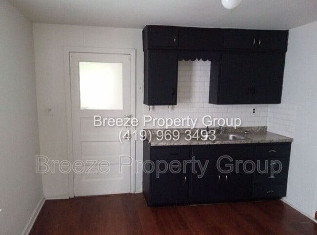 Building Photo - 528 E Central Ave