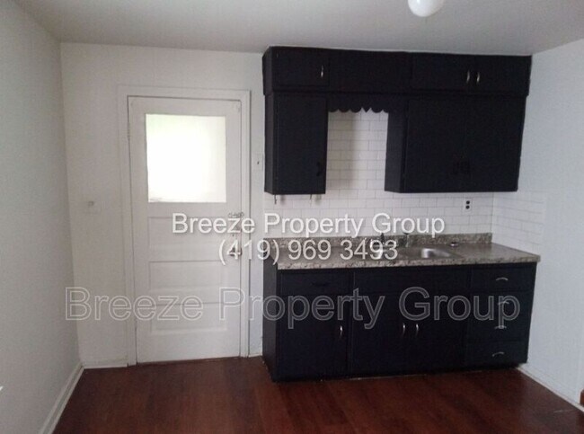 Building Photo - 528 E Central