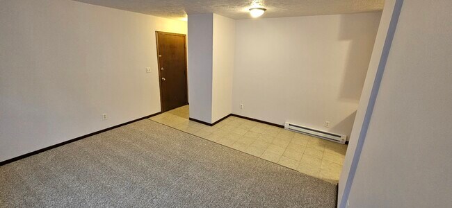 Building Photo - 2857 City View Dr