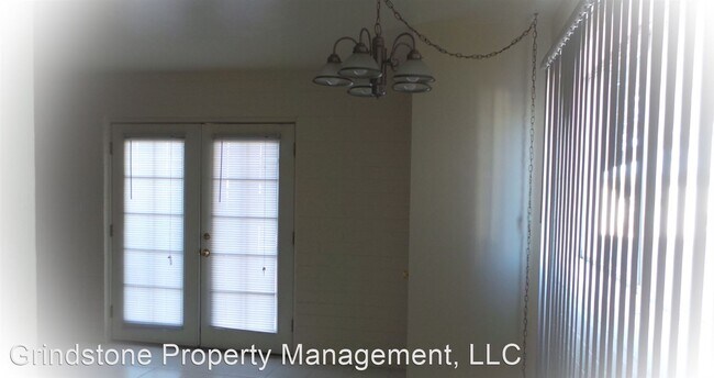 Building Photo - 737 N Alvernon Way