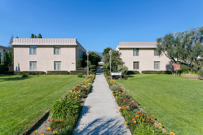 Building Photo - 427 W Duarte Rd