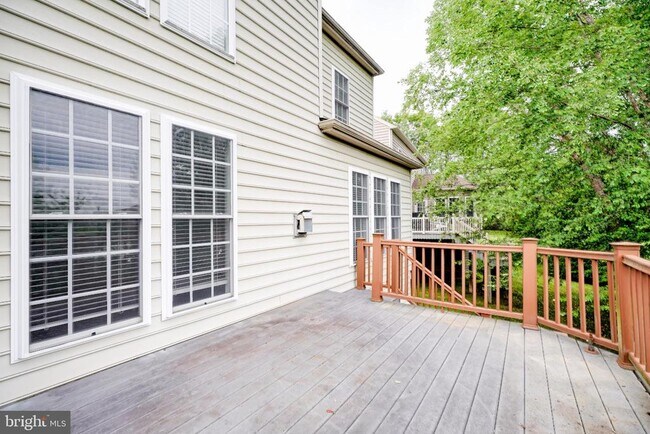 Building Photo - 15 Ridings Way