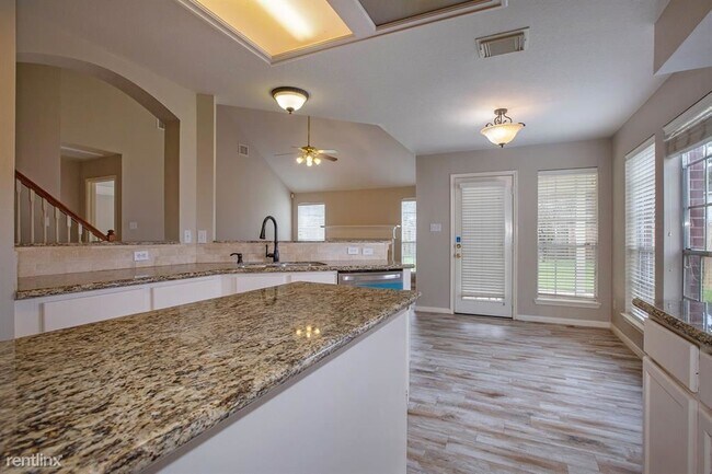 Building Photo - 4 br, 2 bath House - 315 Roans Prarie Lane