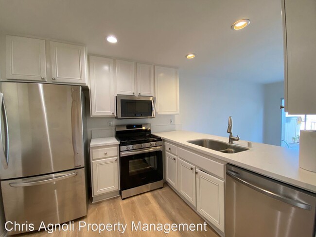 Building Photo - 2 br, 1.5 bath House - 7023 Marymount Way
