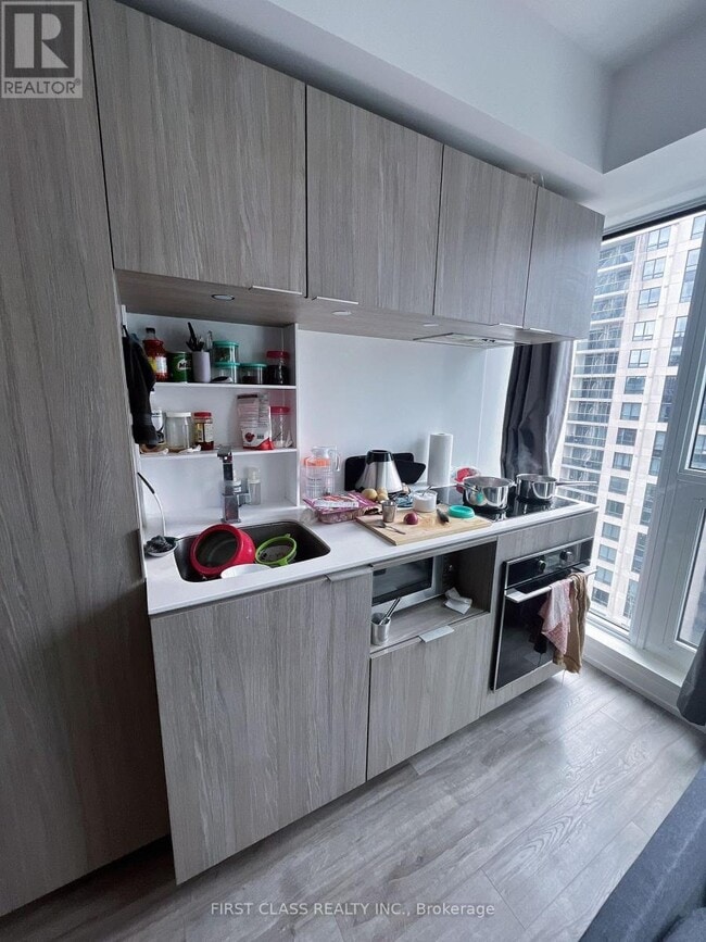 Building Photo - 77 Shuter St