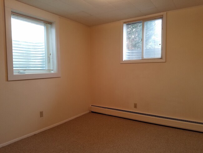 Building Photo - 2+ Bedroom 1 Bath Apartment