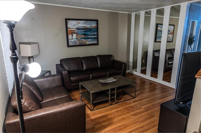 Building Photo - 1413 Ramada Dr