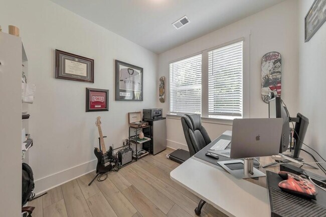 Foto del edificio - 1519 Layton Ln NW
