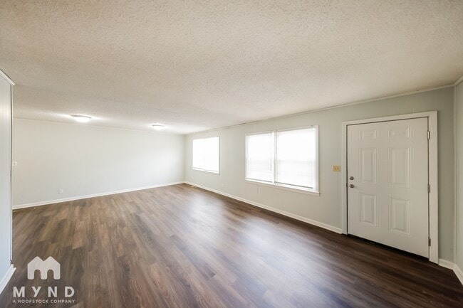 Building Photo - 217 Marshall Dr
