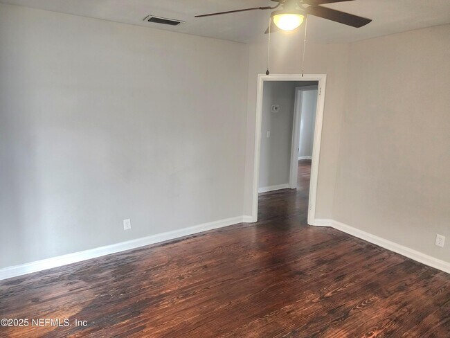 Foto del edificio - 1403 W 9th St