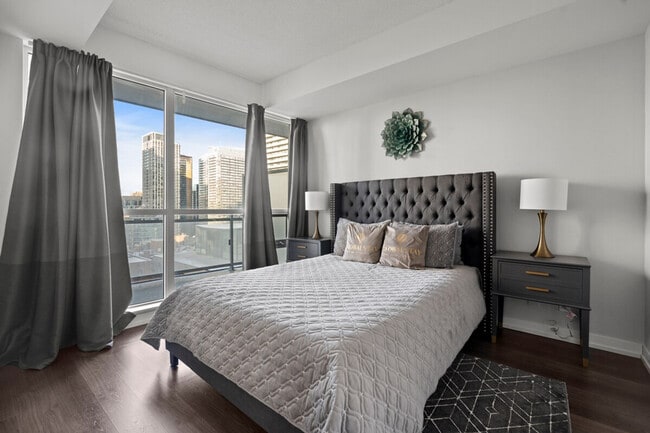 Photo du bâtiment - 160 Eglinton Ave E