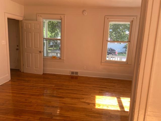 Foto del edificio - 913-915 Springate St, 1st Fl