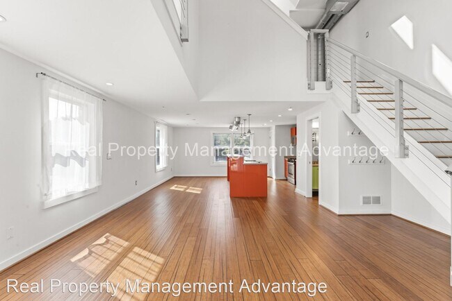 Building Photo - 2 br, 3 bath House - 670 W. Eleven Mile Rd.